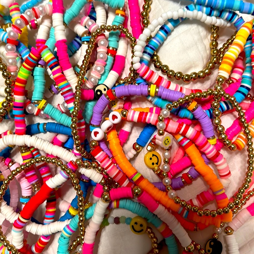 Bracelet set. 42 bracelets hand made. Very strechy